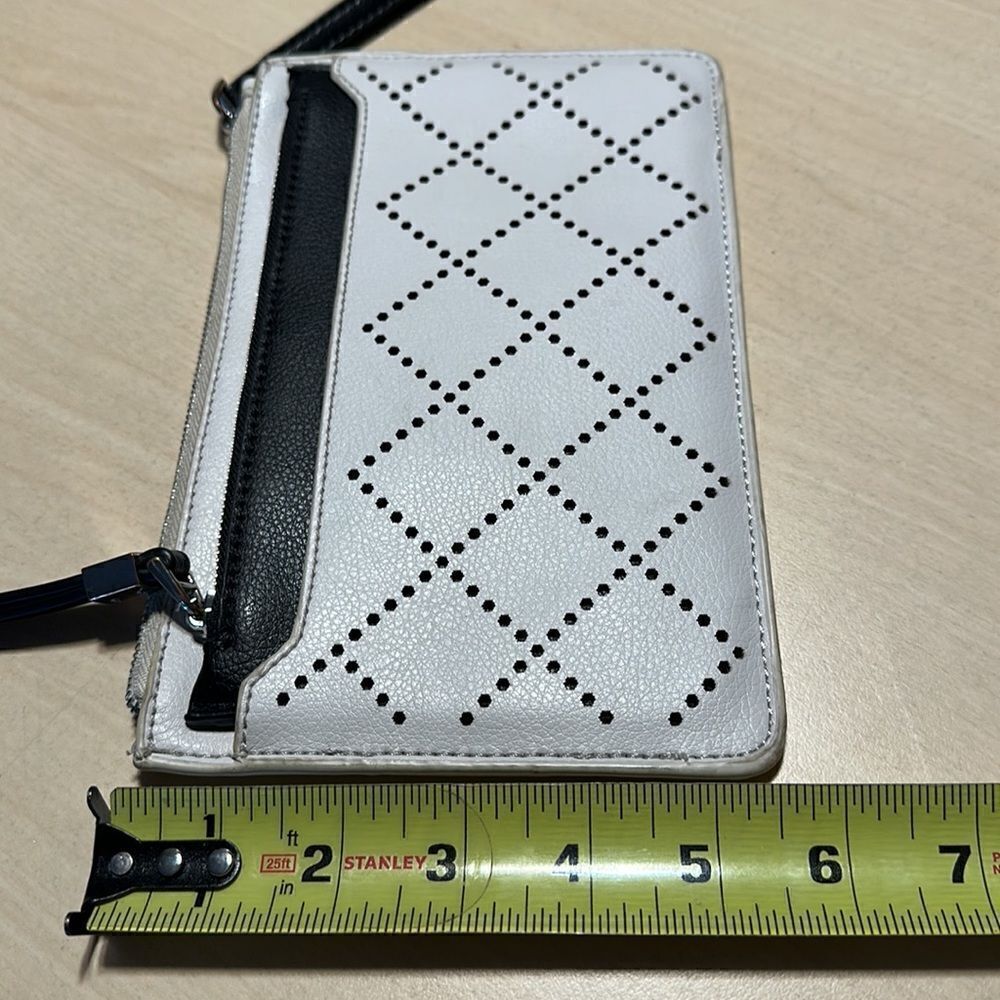 Shiraleah wristlet black & white- like new - Picture 10 of 10